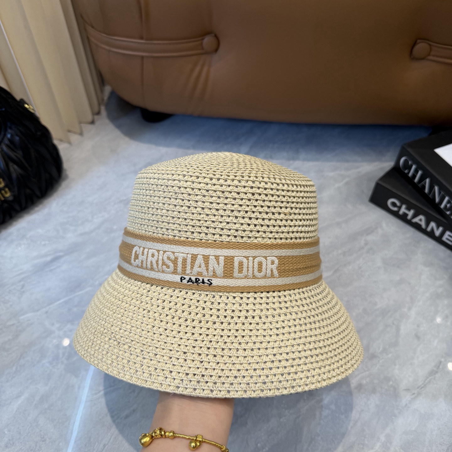 Dior 配防尘袋. 【DIOR迪奥】2026新款 织带百搭盆帽草帽，出街日常单品