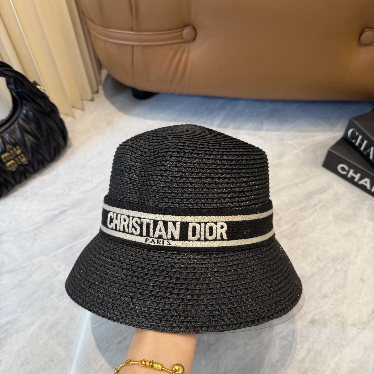 Dior 配防尘袋. 【DIOR迪奥】2026新款 织带百搭盆帽草帽，出街日常单品