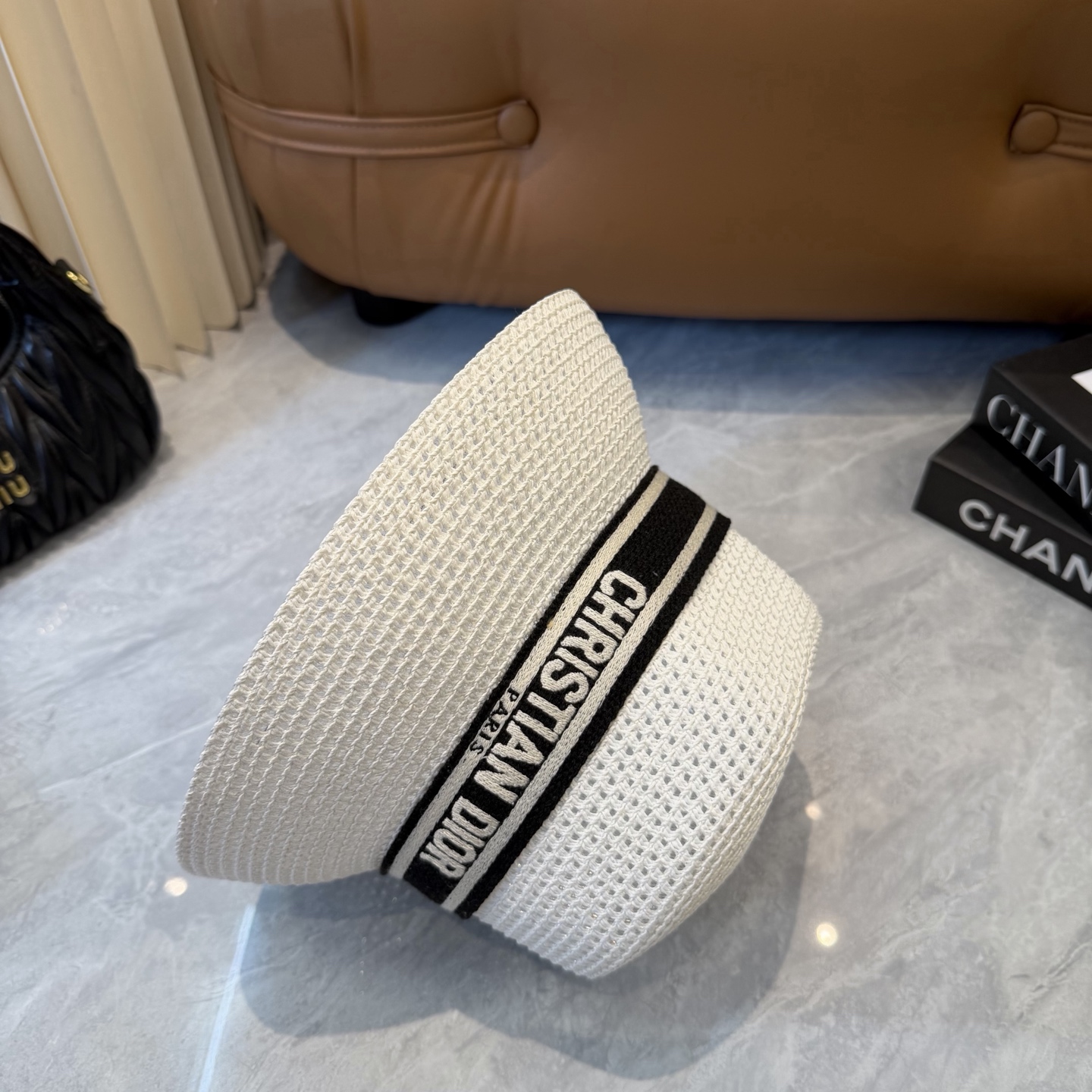 Dior 配防尘袋. 【DIOR迪奥】2026新款 织带百搭盆帽草帽，出街日常单品