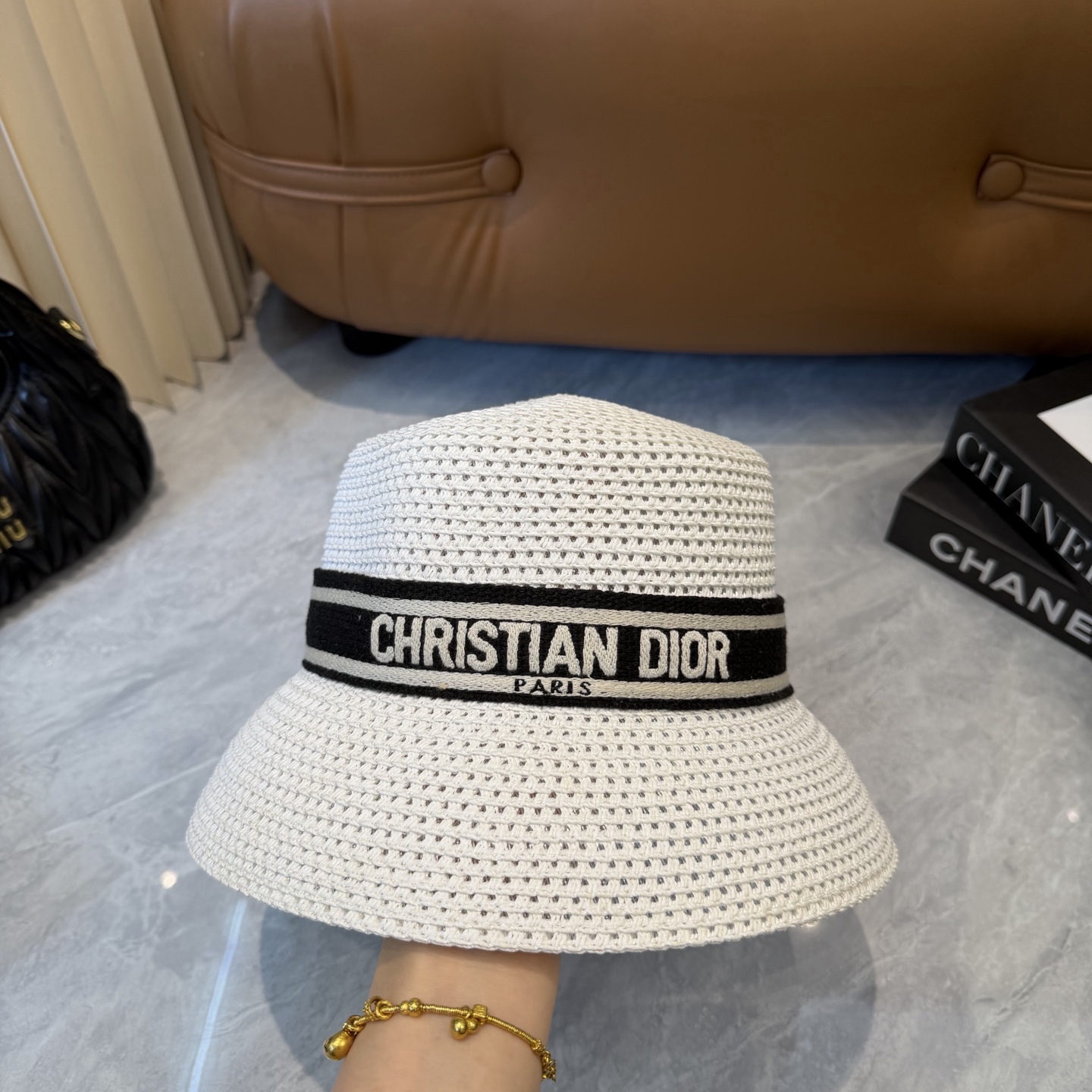 Dior 配防尘袋. 【DIOR迪奥】2026新款 织带百搭盆帽草帽，出街日常单品
