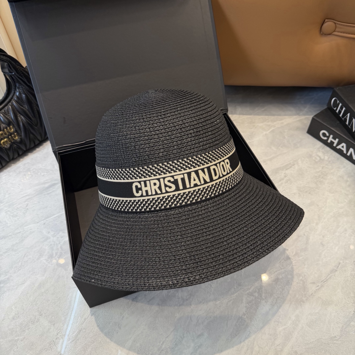 Dior 配防尘袋. 【DIOR迪奥】2026新款 织带百搭盆帽草帽，出街日常单品