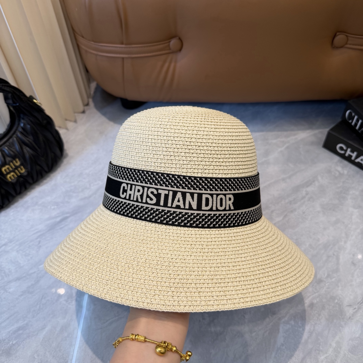 Dior 配防尘袋. 【DIOR迪奥】2026新款 织带百搭盆帽草帽，出街日常单品