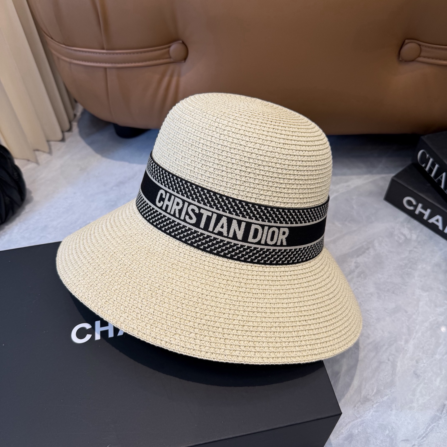 Dior 配防尘袋. 【DIOR迪奥】2026新款 织带百搭盆帽草帽，出街日常单品