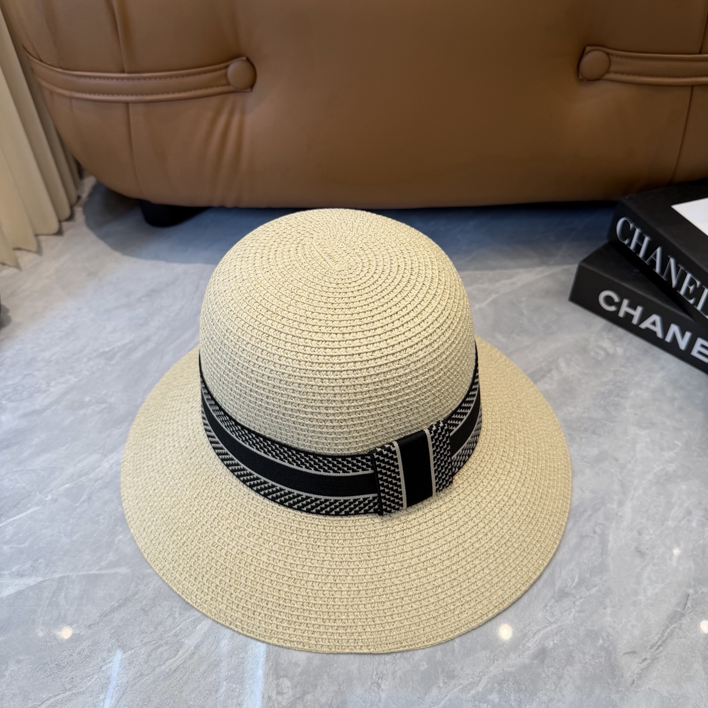 Dior 配防尘袋. 【DIOR迪奥】2026新款 织带百搭盆帽草帽，出街日常单品