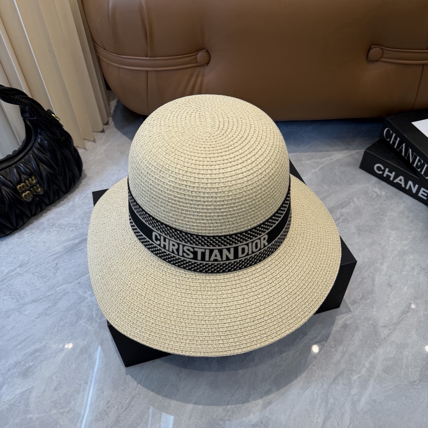 Dior 配防尘袋. 【DIOR迪奥】2026新款 织带百搭盆帽草帽，出街日常单品