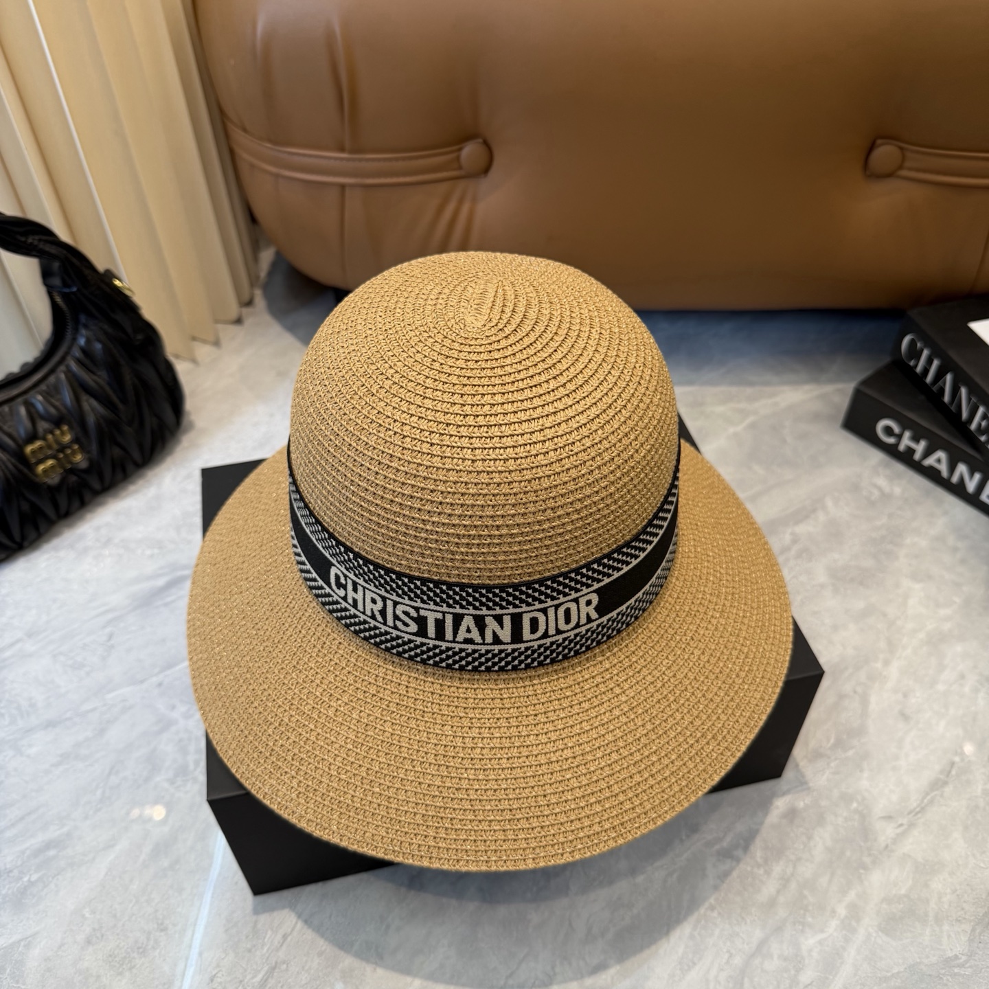 Dior 配防尘袋. 【DIOR迪奥】2026新款 织带百搭盆帽草帽，出街日常单品