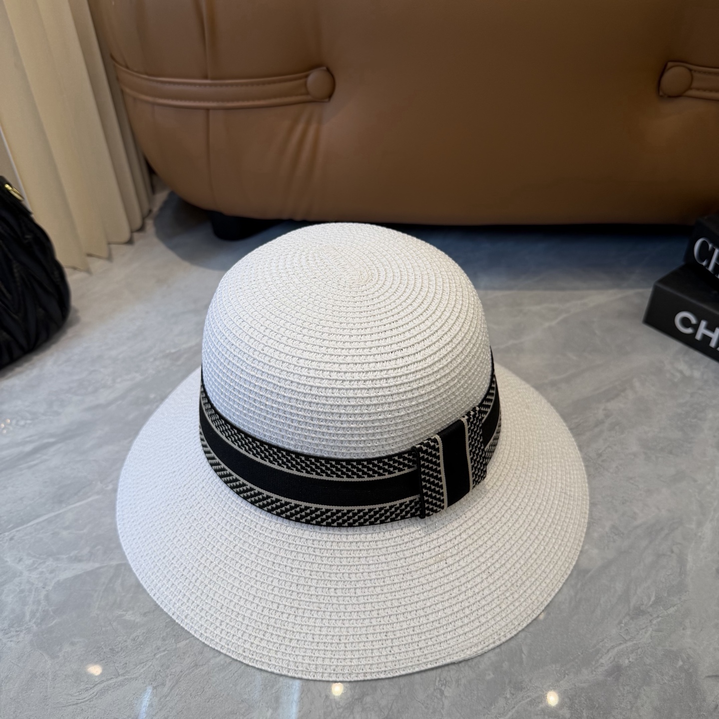 Dior 配防尘袋. 【DIOR迪奥】2026新款 织带百搭盆帽草帽，出街日常单品