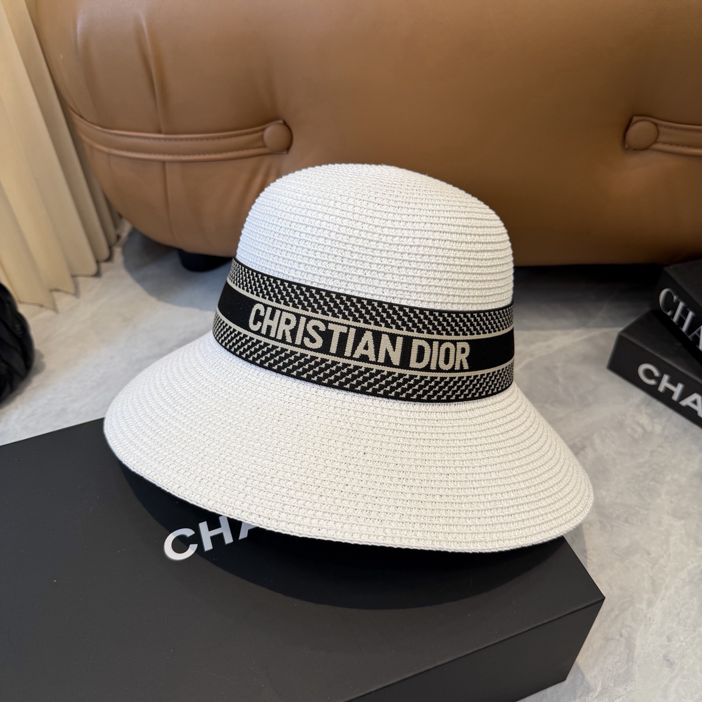 Dior 配防尘袋. 【DIOR迪奥】2026新款 织带百搭盆帽草帽，出街日常单品