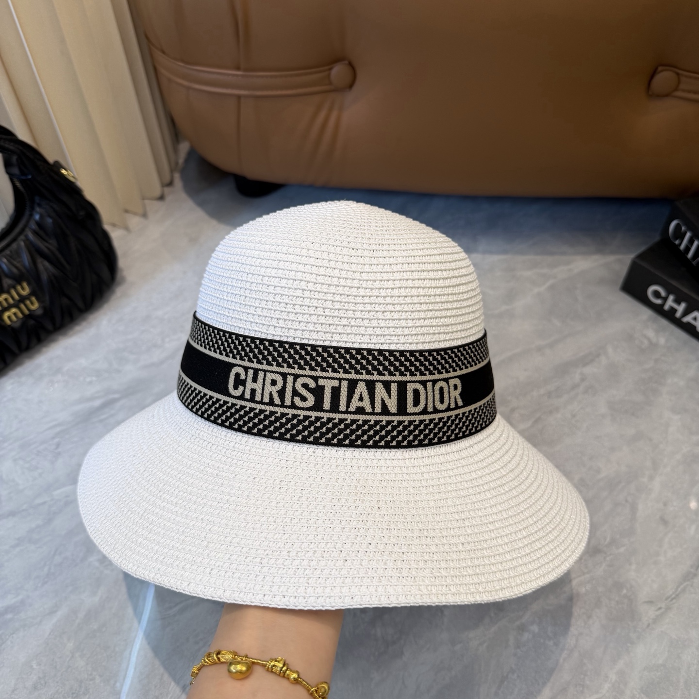 Dior 配防尘袋. 【DIOR迪奥】2026新款 织带百搭盆帽草帽，出街日常单品