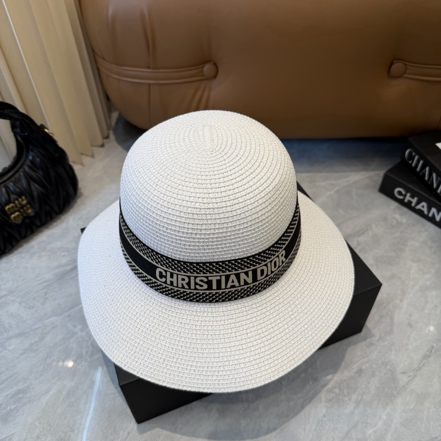 Dior 配防尘袋. 【DIOR迪奥】2026新款 织带百搭盆帽草帽，出街日常单品