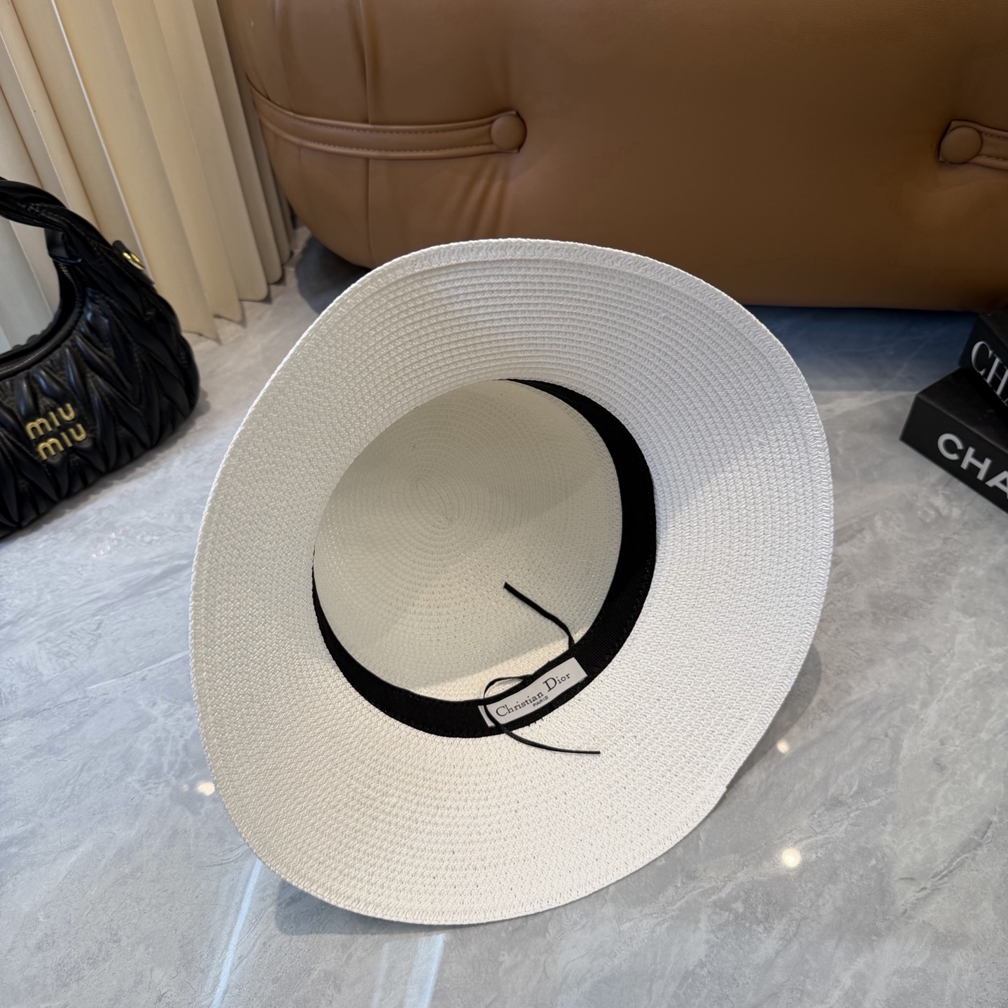 Dior 配防尘袋. 【DIOR迪奥】2026新款 织带百搭盆帽草帽，出街日常单品