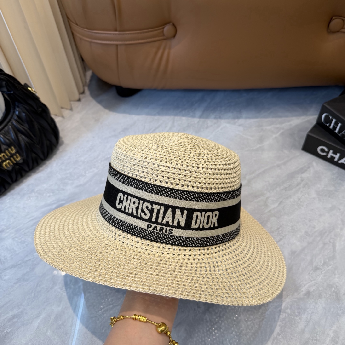 Dior 配防尘袋. 【DIOR迪奥】2026新款 织带百搭平顶草帽，出街日常单品