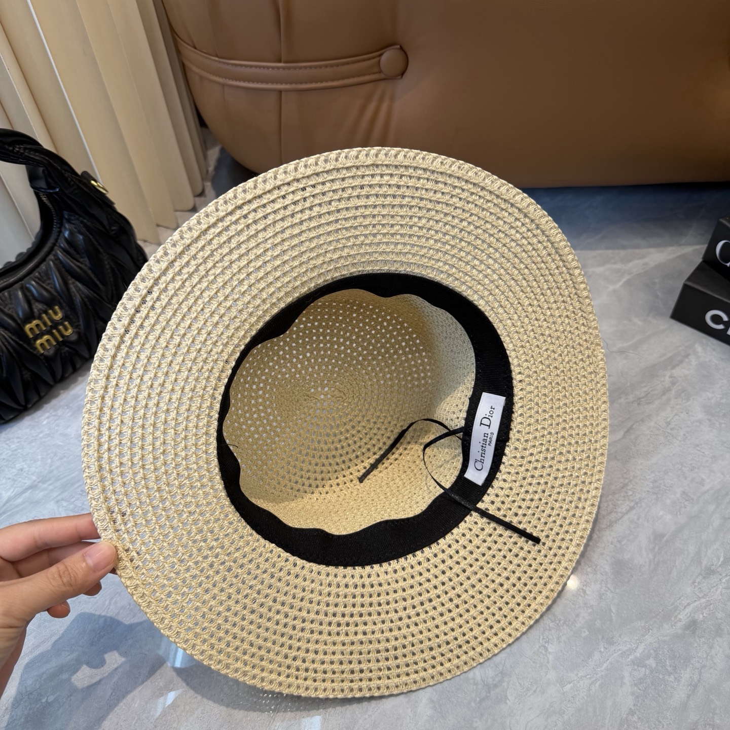 Dior 配防尘袋. 【DIOR迪奥】2026新款 织带百搭平顶草帽，出街日常单品