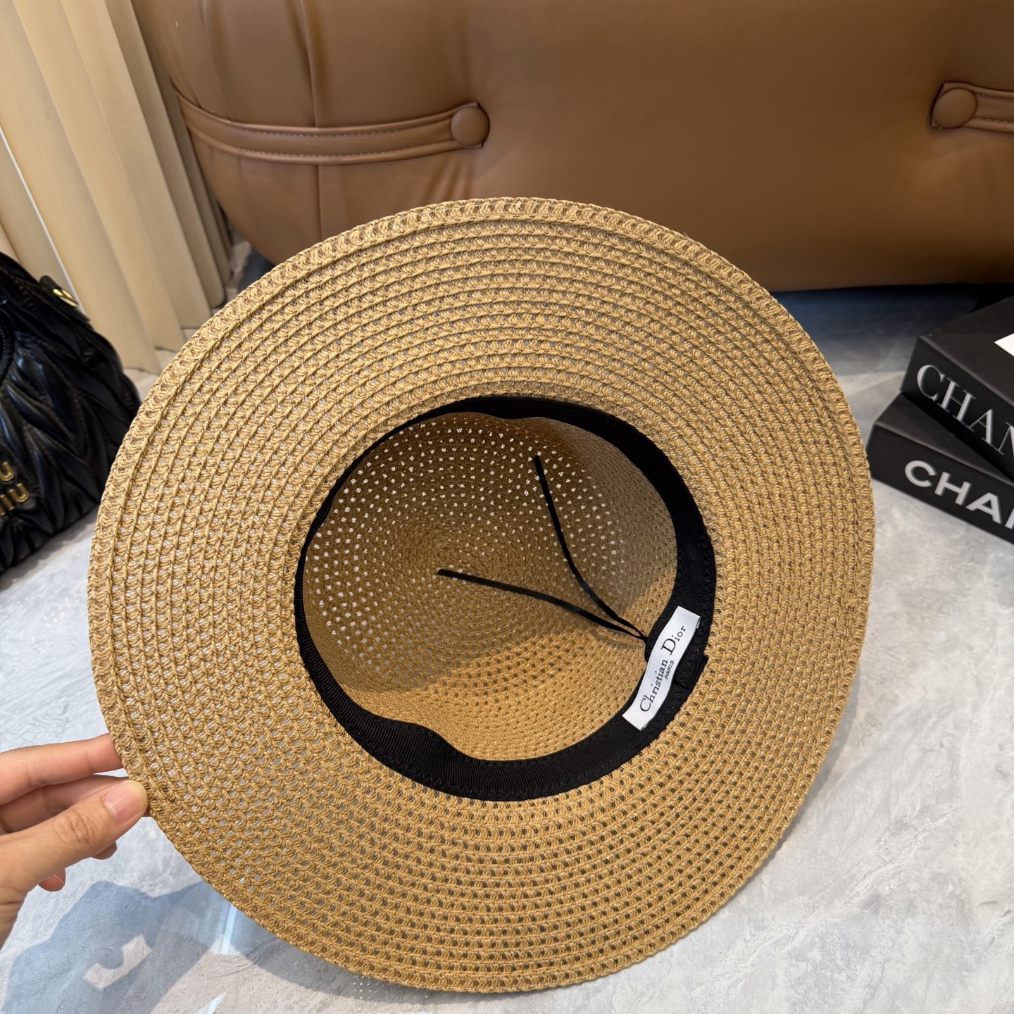 Dior 配防尘袋. 【DIOR迪奥】2026新款 织带百搭平顶草帽，出街日常单品