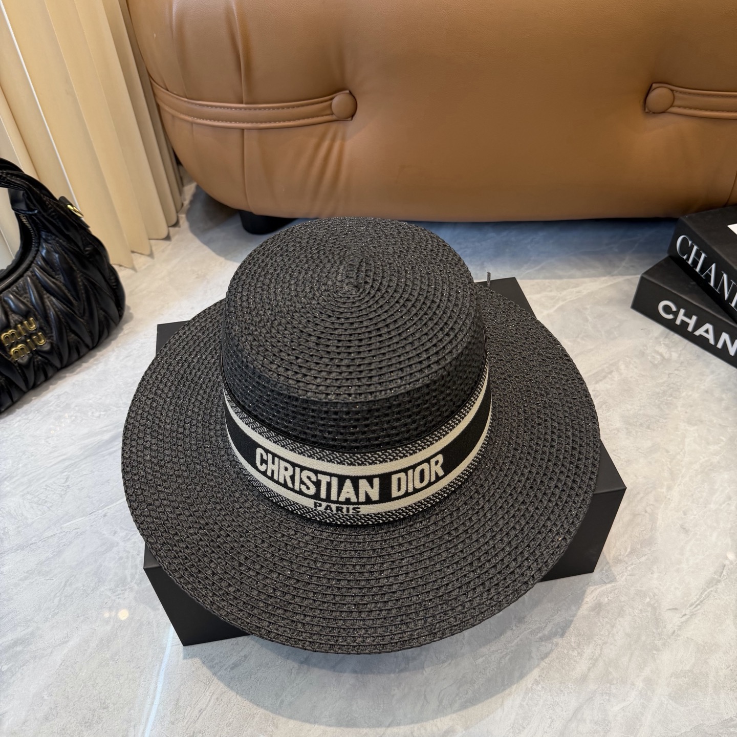 Dior 配防尘袋. 【DIOR迪奥】2026新款 织带百搭平顶草帽，出街日常单品