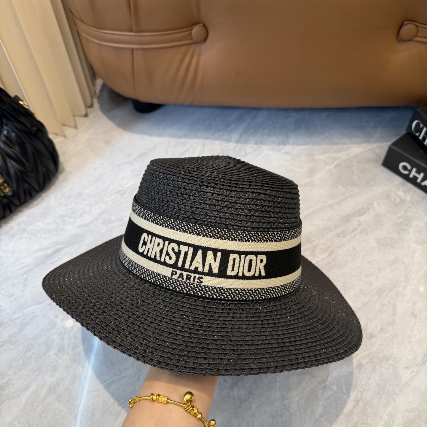 Dior 配防尘袋. 【DIOR迪奥】2026新款 织带百搭平顶草帽，出街日常单品