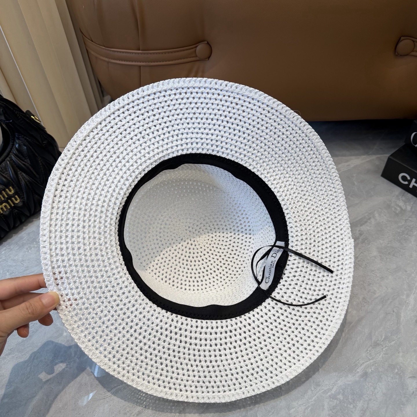 Dior 配防尘袋. 【DIOR迪奥】2026新款 织带百搭平顶草帽，出街日常单品