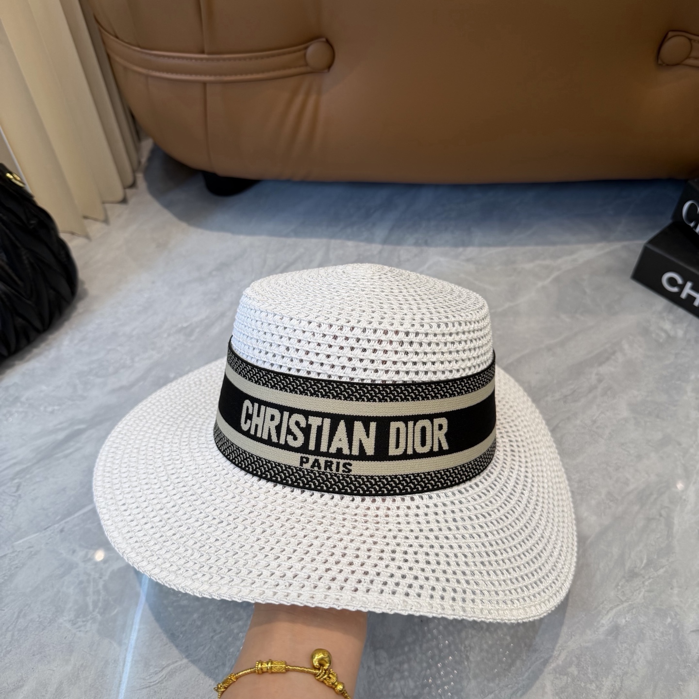Dior 配防尘袋. 【DIOR迪奥】2026新款 织带百搭平顶草帽，出街日常单品