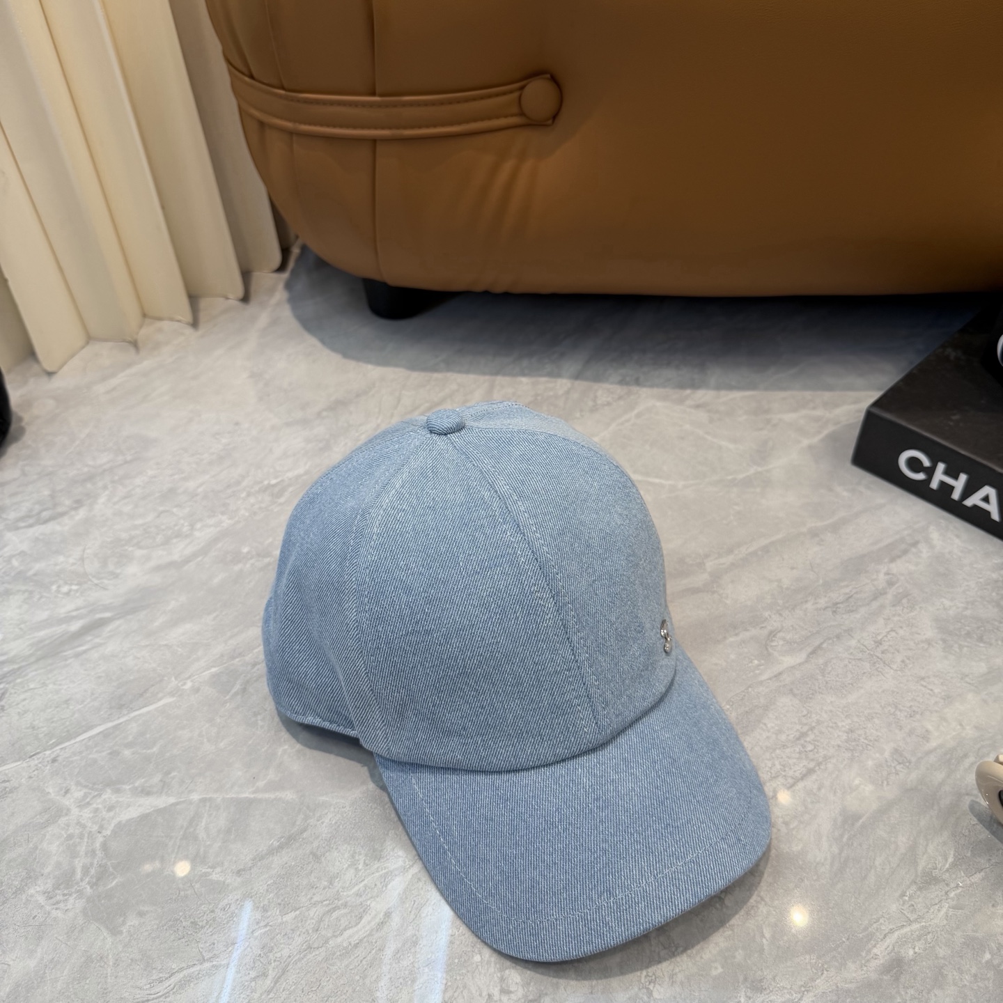 Chanel 新款香奈儿Chanel新款高版本棒球帽 的棒球帽版型 适合多种场合佩戴 无论是搭配休闲装还是运动装