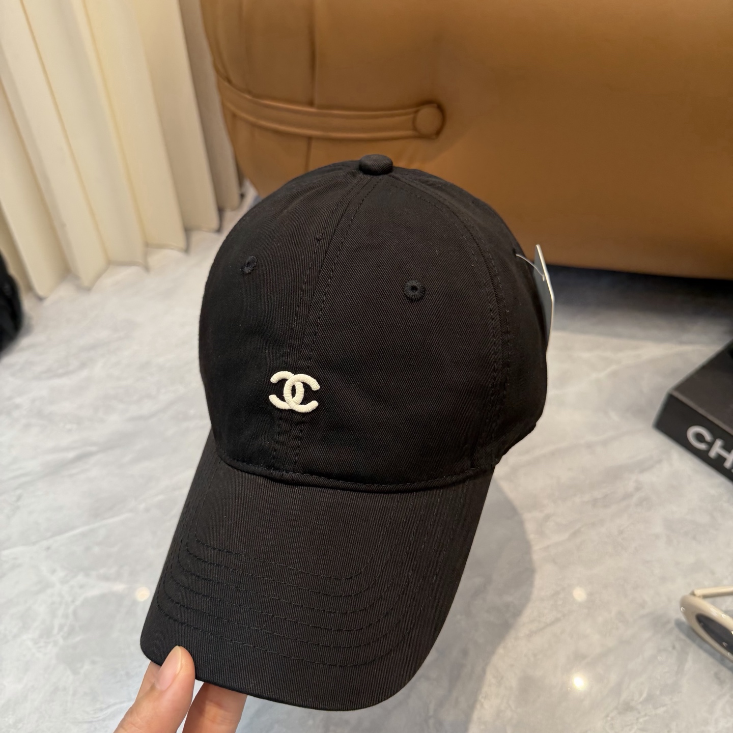 CHANEL香奈儿】新款简约刺绣logo棒球帽，新款出货，大牌款超好搭配，赶紧入手！