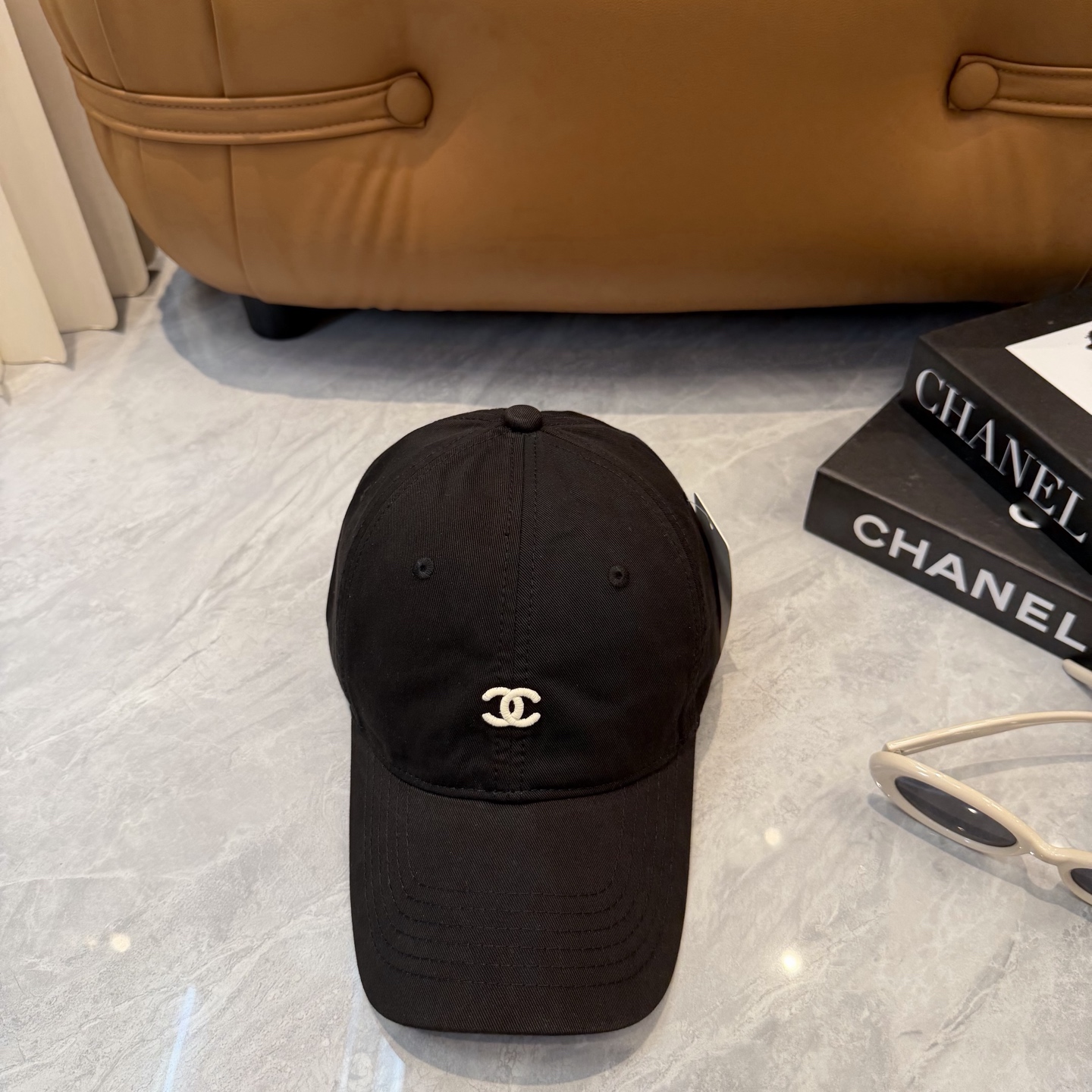 CHANEL香奈儿】新款简约刺绣logo棒球帽，新款出货，大牌款超好搭配，赶紧入手！