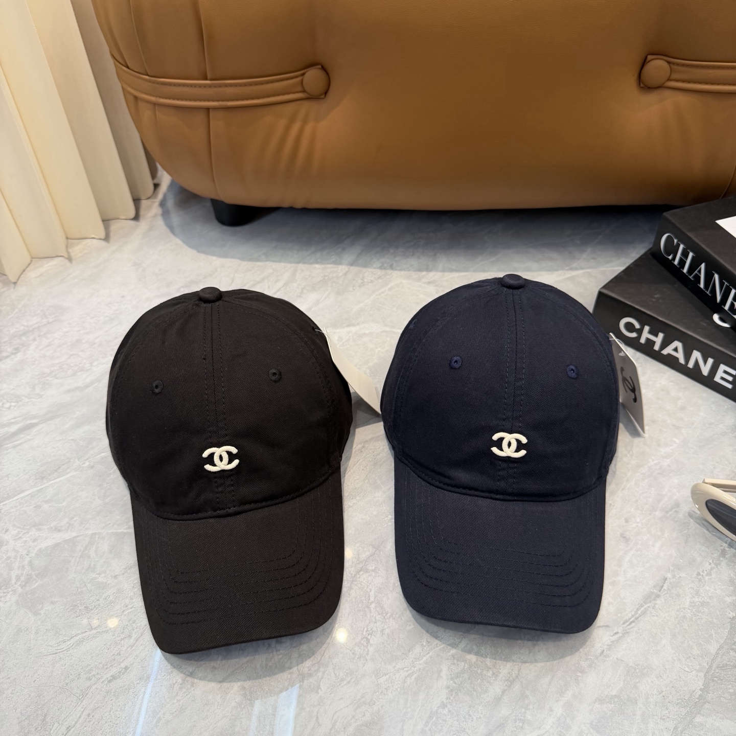 CHANEL香奈儿】新款简约刺绣logo棒球帽，新款出货，大牌款超好搭配，赶紧入手！