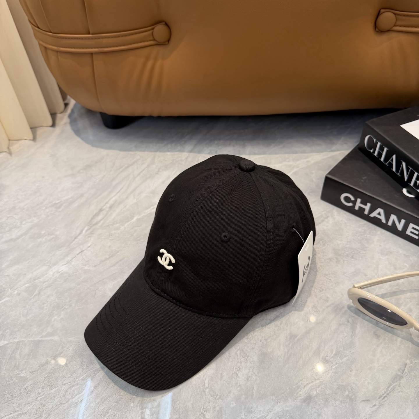 CHANEL香奈儿】新款简约刺绣logo棒球帽，新款出货，大牌款超好搭配，赶紧入手！