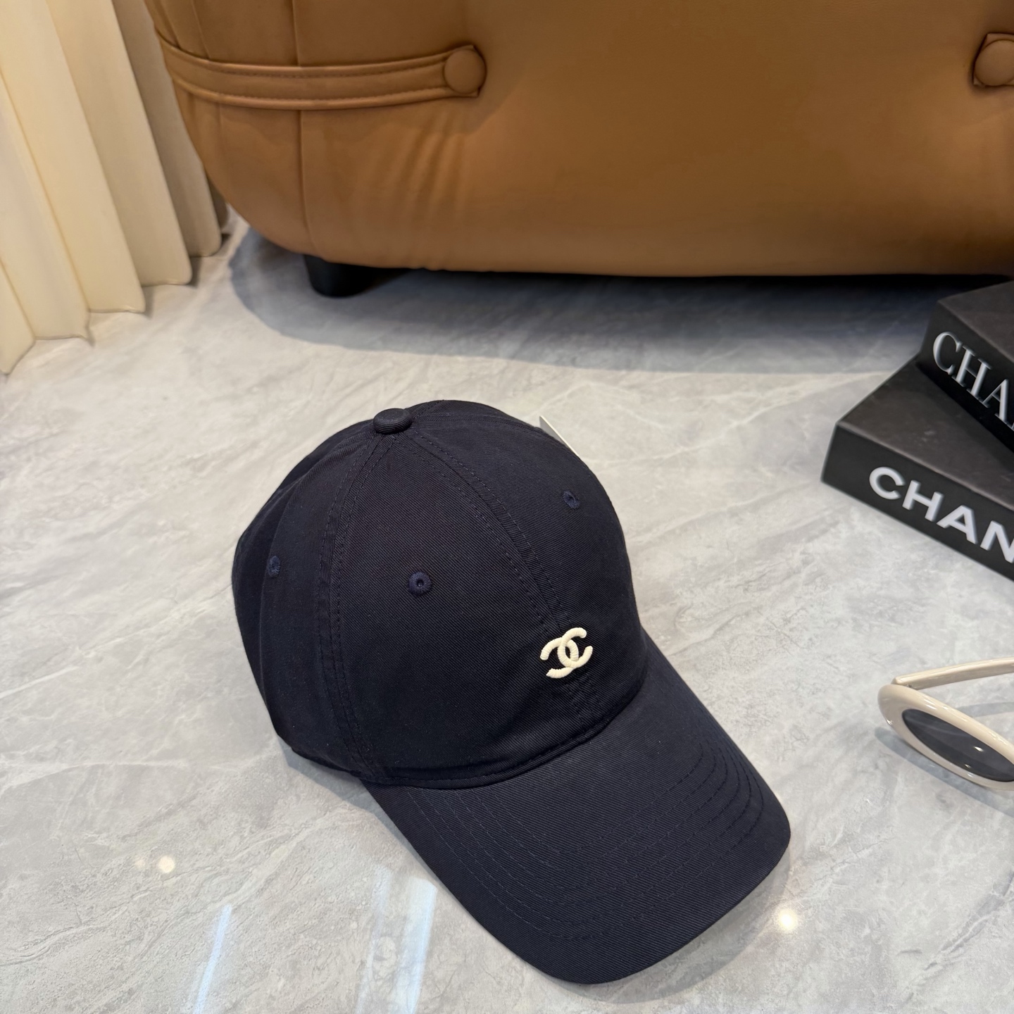 CHANEL香奈儿】新款简约刺绣logo棒球帽，新款出货，大牌款超好搭配，赶紧入手！