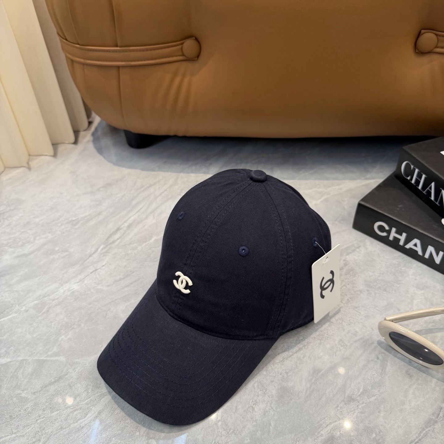 CHANEL香奈儿】新款简约刺绣logo棒球帽，新款出货，大牌款超好搭配，赶紧入手！