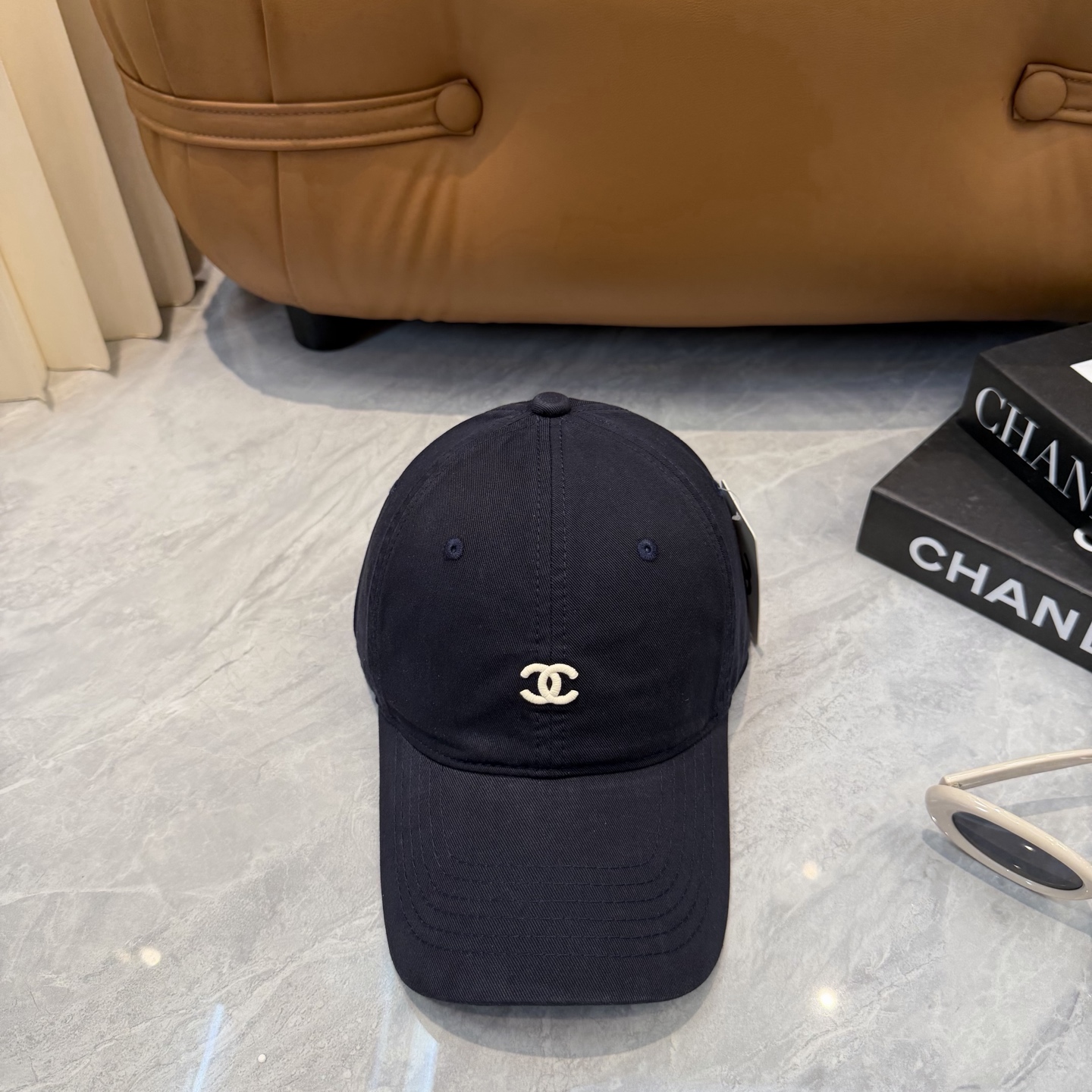 CHANEL香奈儿】新款简约刺绣logo棒球帽，新款出货，大牌款超好搭配，赶紧入手！