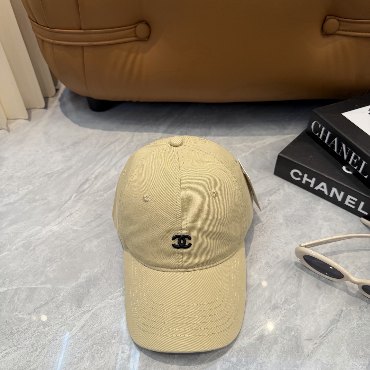 CHANEL香奈儿】新款简约刺绣logo棒球帽，新款出货，大牌款超好搭配，赶紧入手！