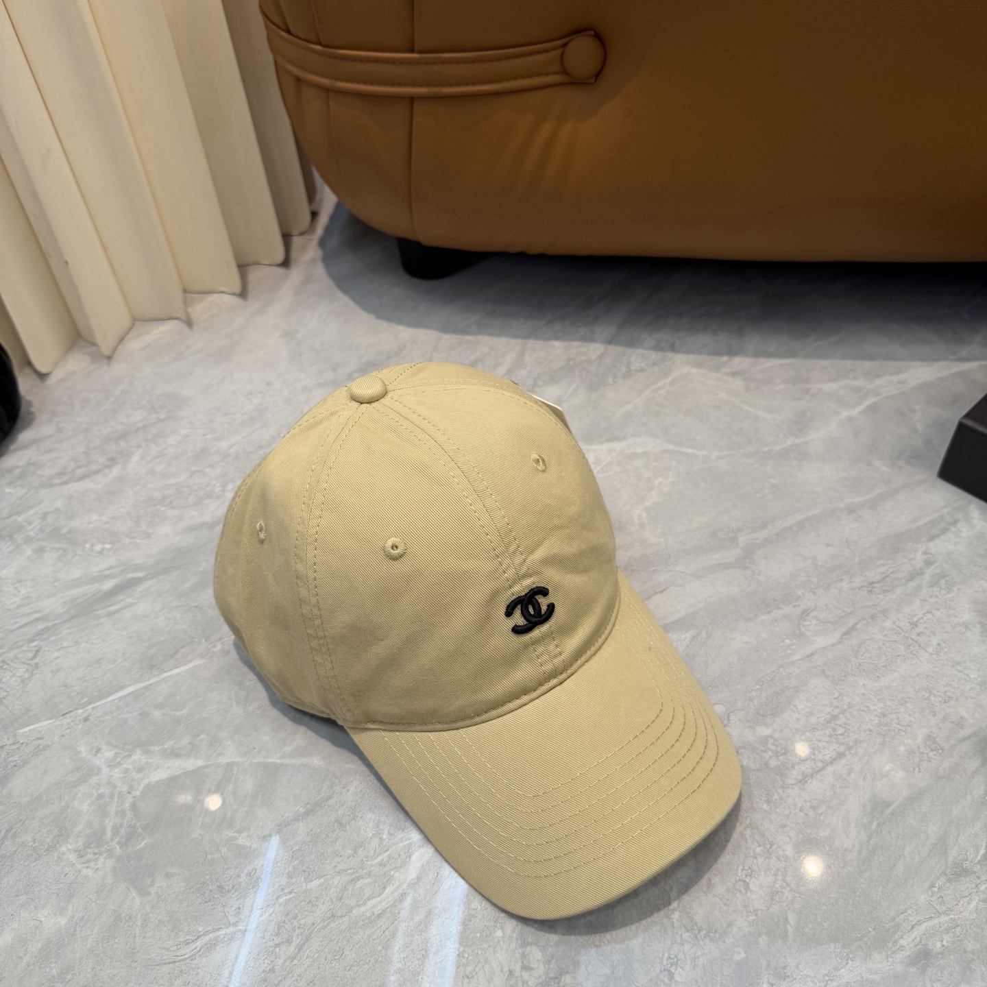 CHANEL香奈儿】新款简约刺绣logo棒球帽，新款出货，大牌款超好搭配，赶紧入手！