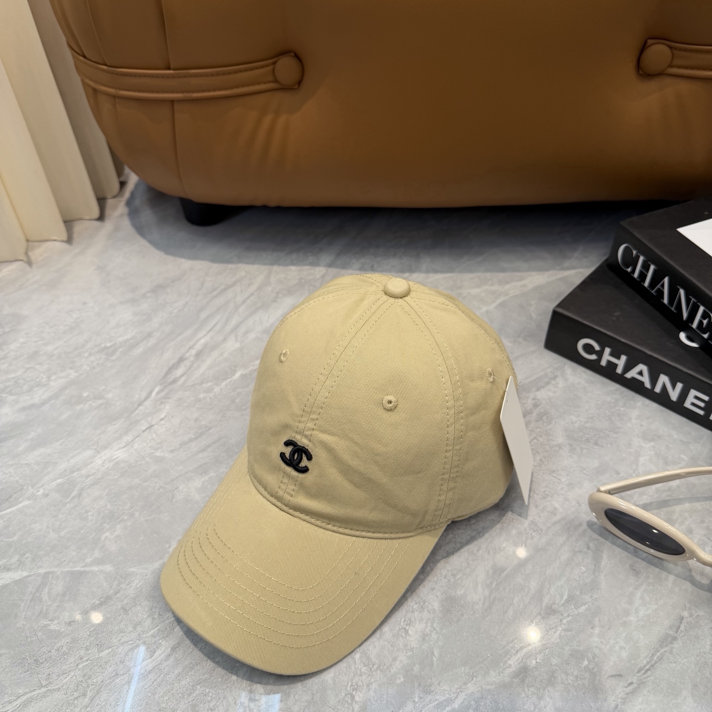 CHANEL香奈儿】新款简约刺绣logo棒球帽，新款出货，大牌款超好搭配，赶紧入手！