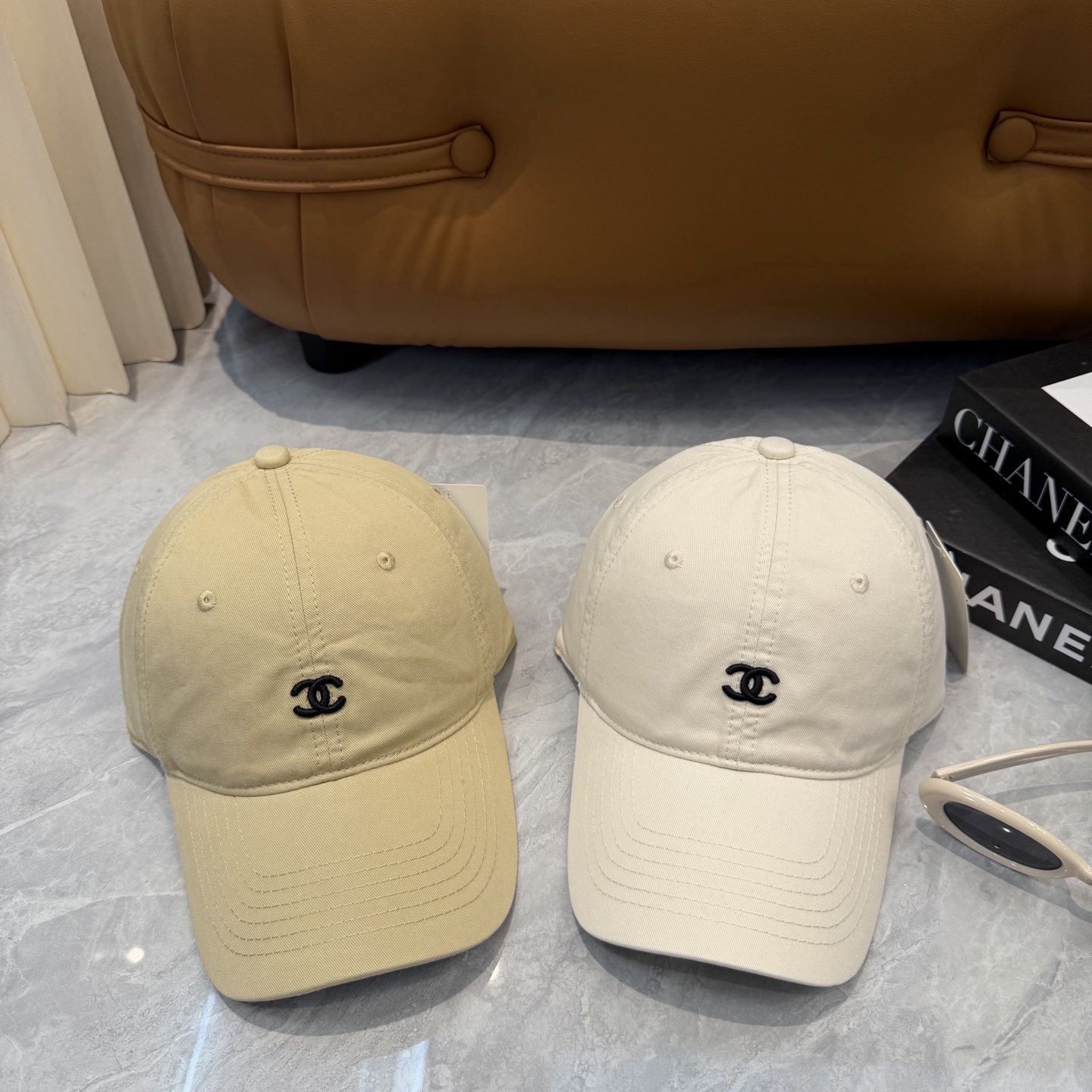 CHANEL香奈儿】新款简约刺绣logo棒球帽，新款出货，大牌款超好搭配，赶紧入手！