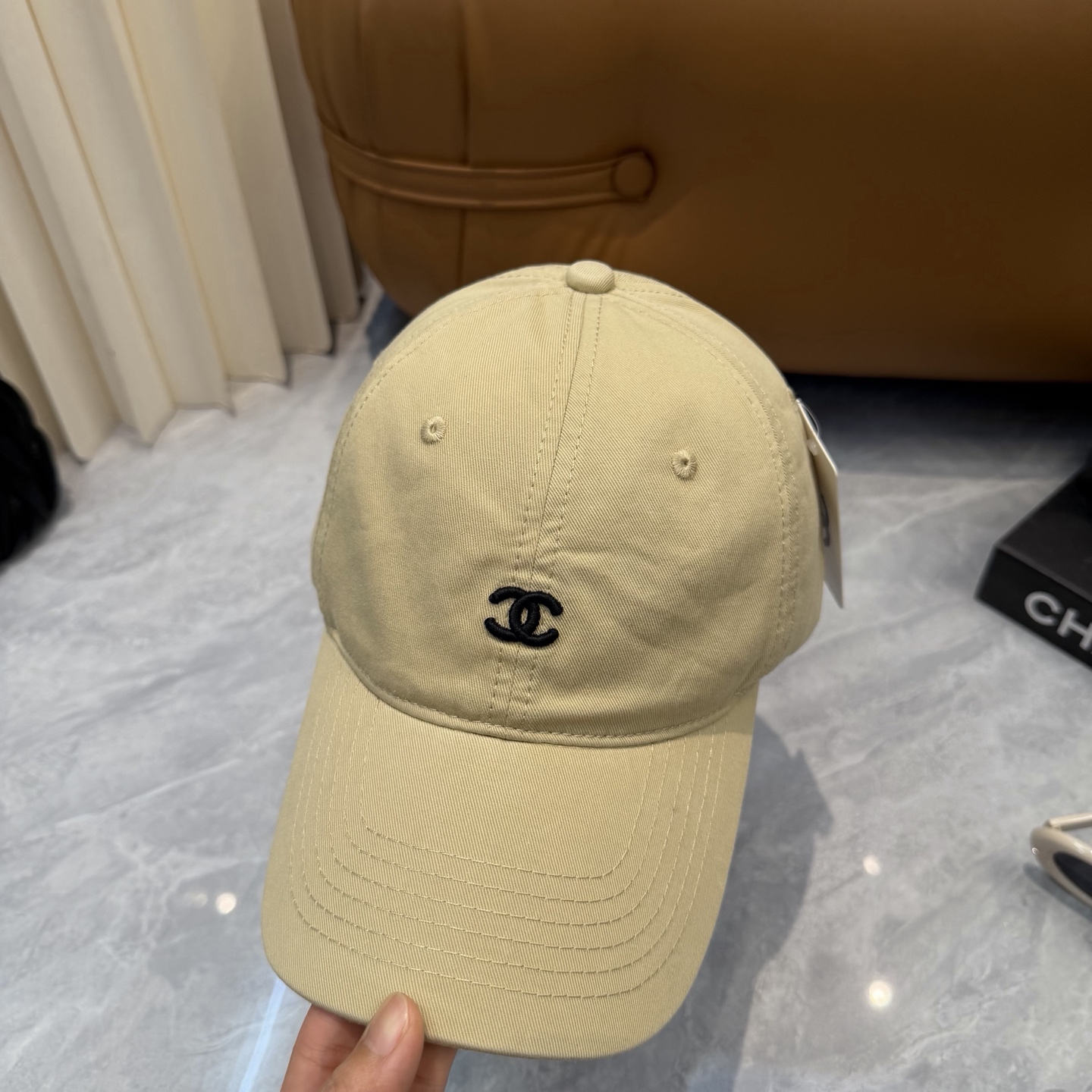 CHANEL香奈儿】新款简约刺绣logo棒球帽，新款出货，大牌款超好搭配，赶紧入手！