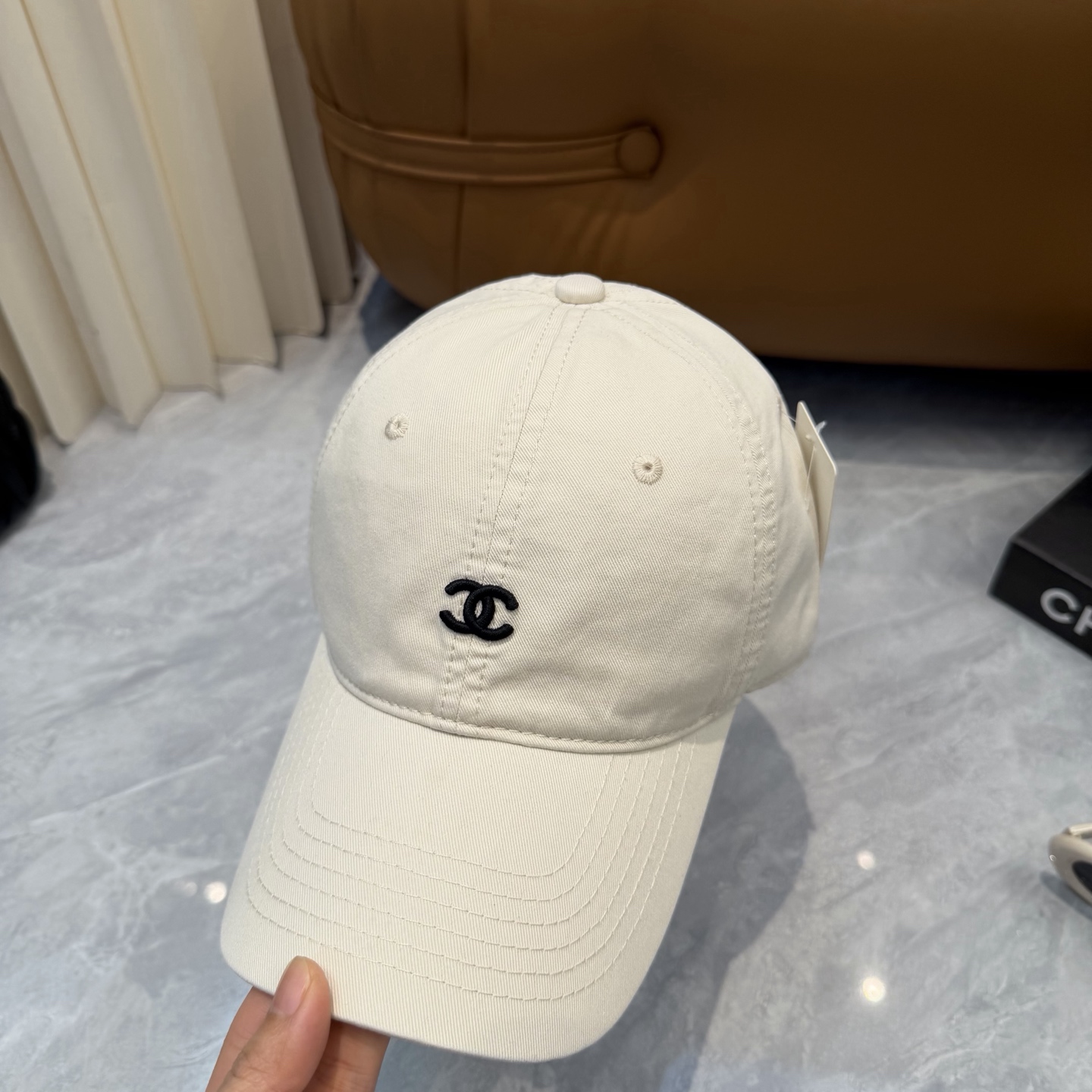 CHANEL香奈儿】新款简约刺绣logo棒球帽，新款出货，大牌款超好搭配，赶紧入手！