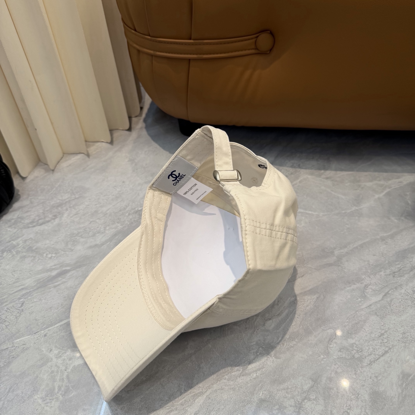 CHANEL香奈儿】新款简约刺绣logo棒球帽，新款出货，大牌款超好搭配，赶紧入手！