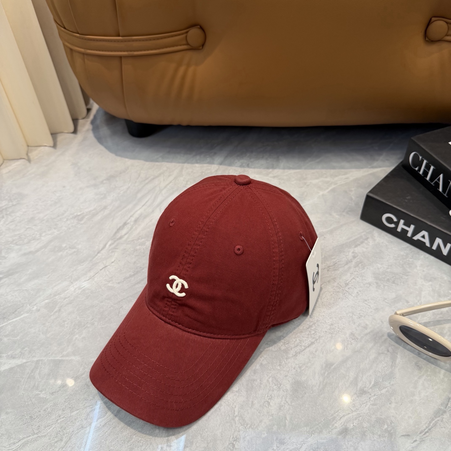 CHANEL香奈儿】新款简约刺绣logo棒球帽，新款出货，大牌款超好搭配，赶紧入手！