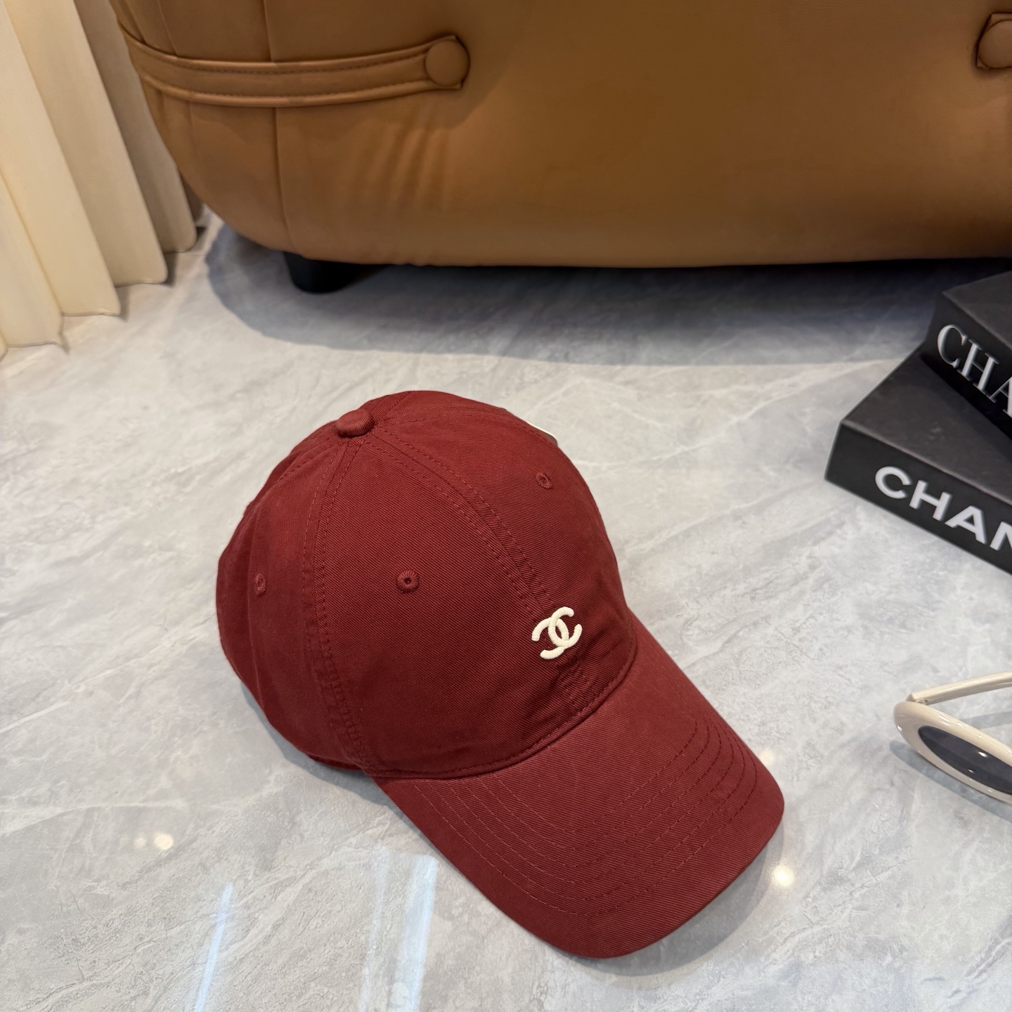 CHANEL香奈儿】新款简约刺绣logo棒球帽，新款出货，大牌款超好搭配，赶紧入手！