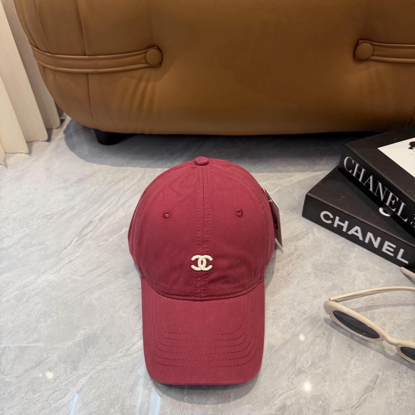 CHANEL香奈儿】新款简约刺绣logo棒球帽，新款出货，大牌款超好搭配，赶紧入手！