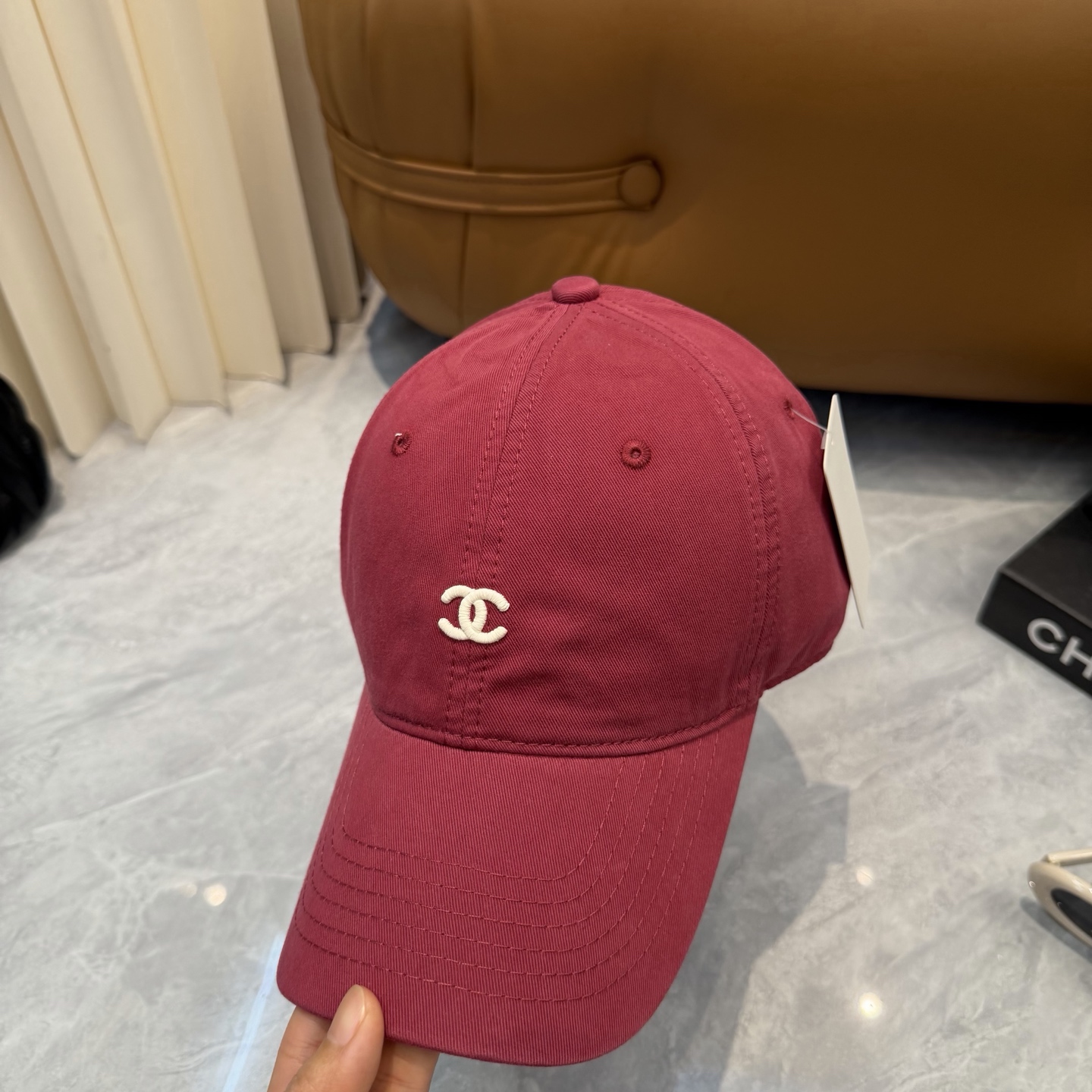 CHANEL香奈儿】新款简约刺绣logo棒球帽，新款出货，大牌款超好搭配，赶紧入手！