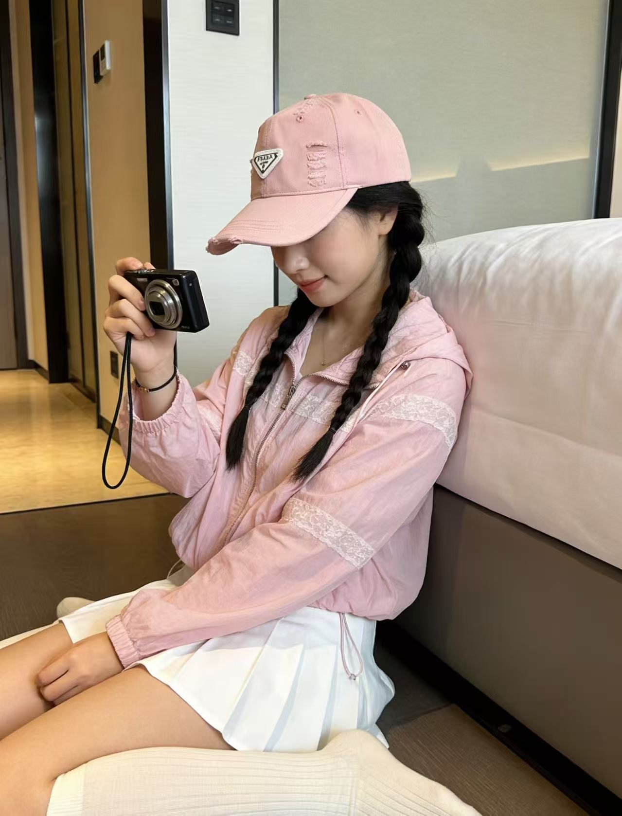 Prada 普拉达 ，高品质透气性巨佳，四季佩戴款