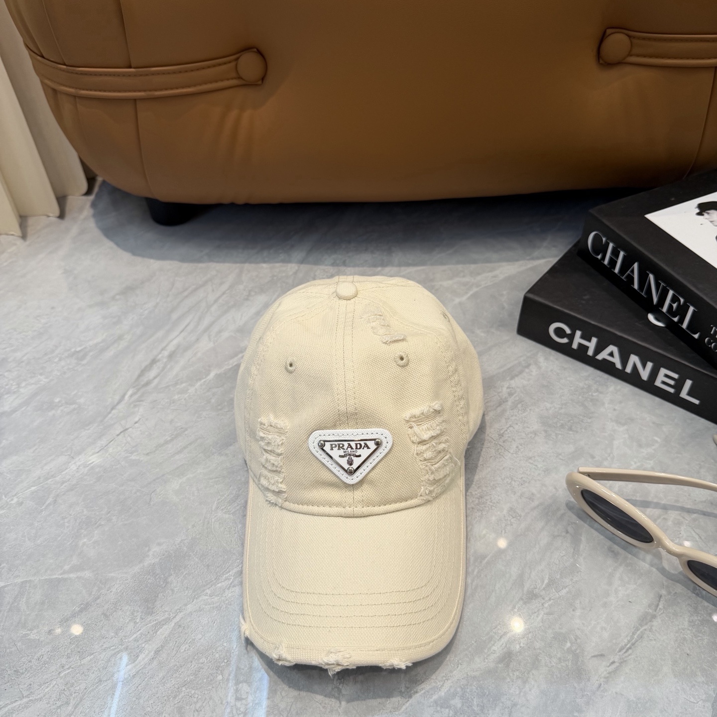 Prada 普拉达 ，高品质透气性巨佳，四季佩戴款