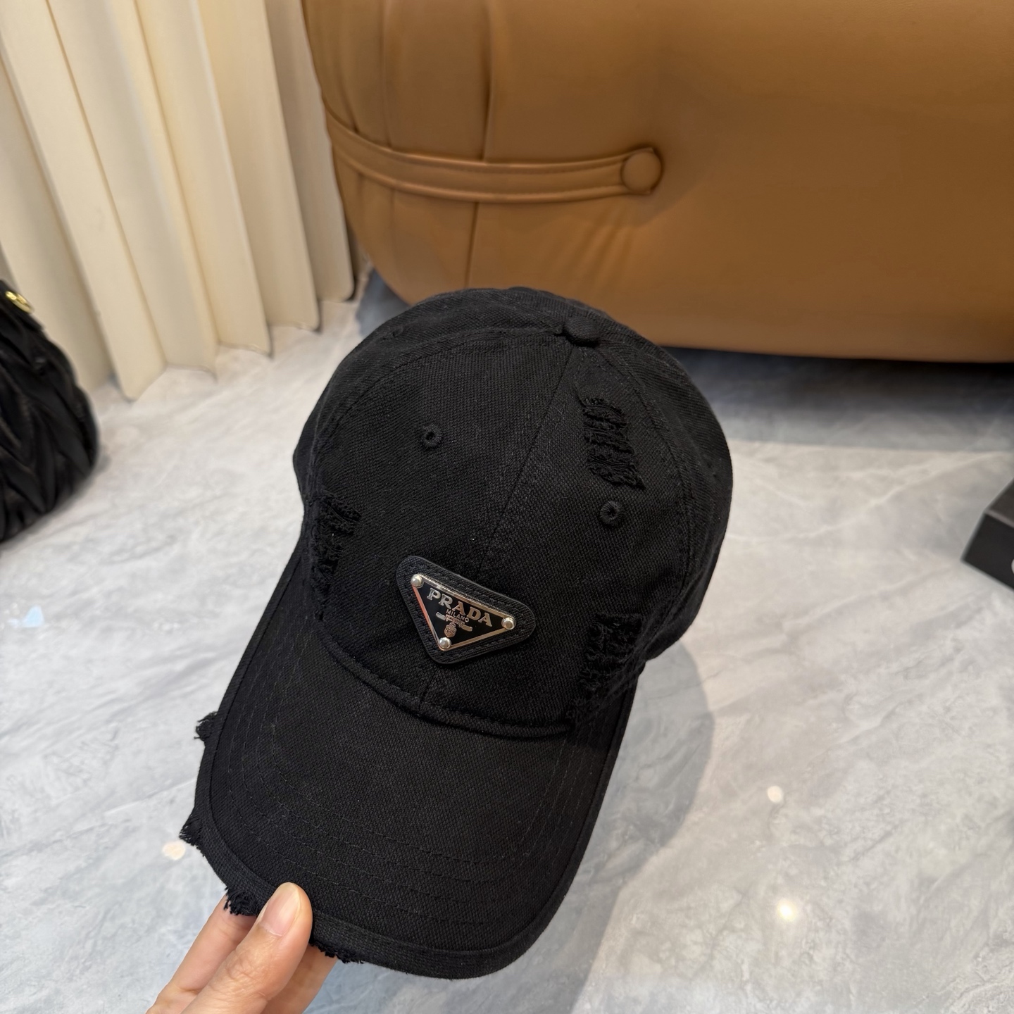 Prada 普拉达 ，高品质透气性巨佳，四季佩戴款