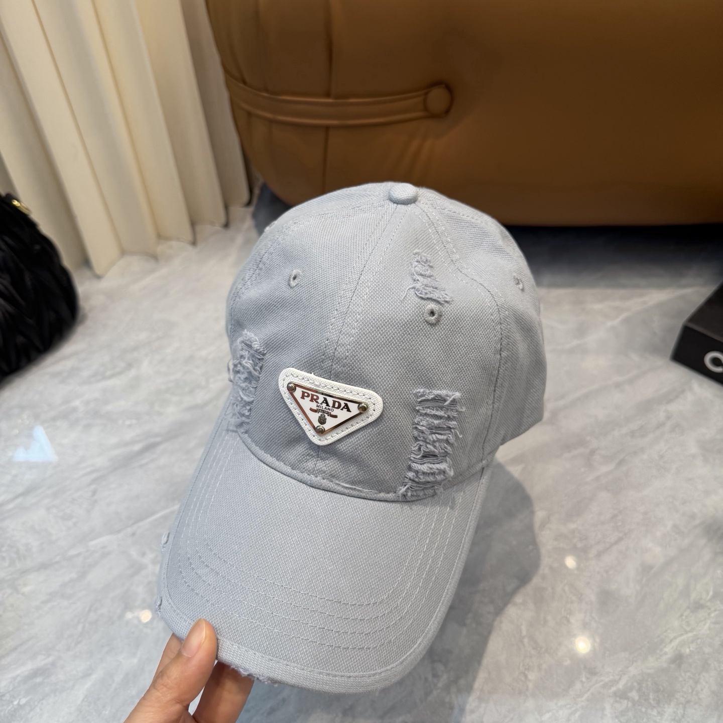 Prada 普拉达 ，高品质透气性巨佳，四季佩戴款