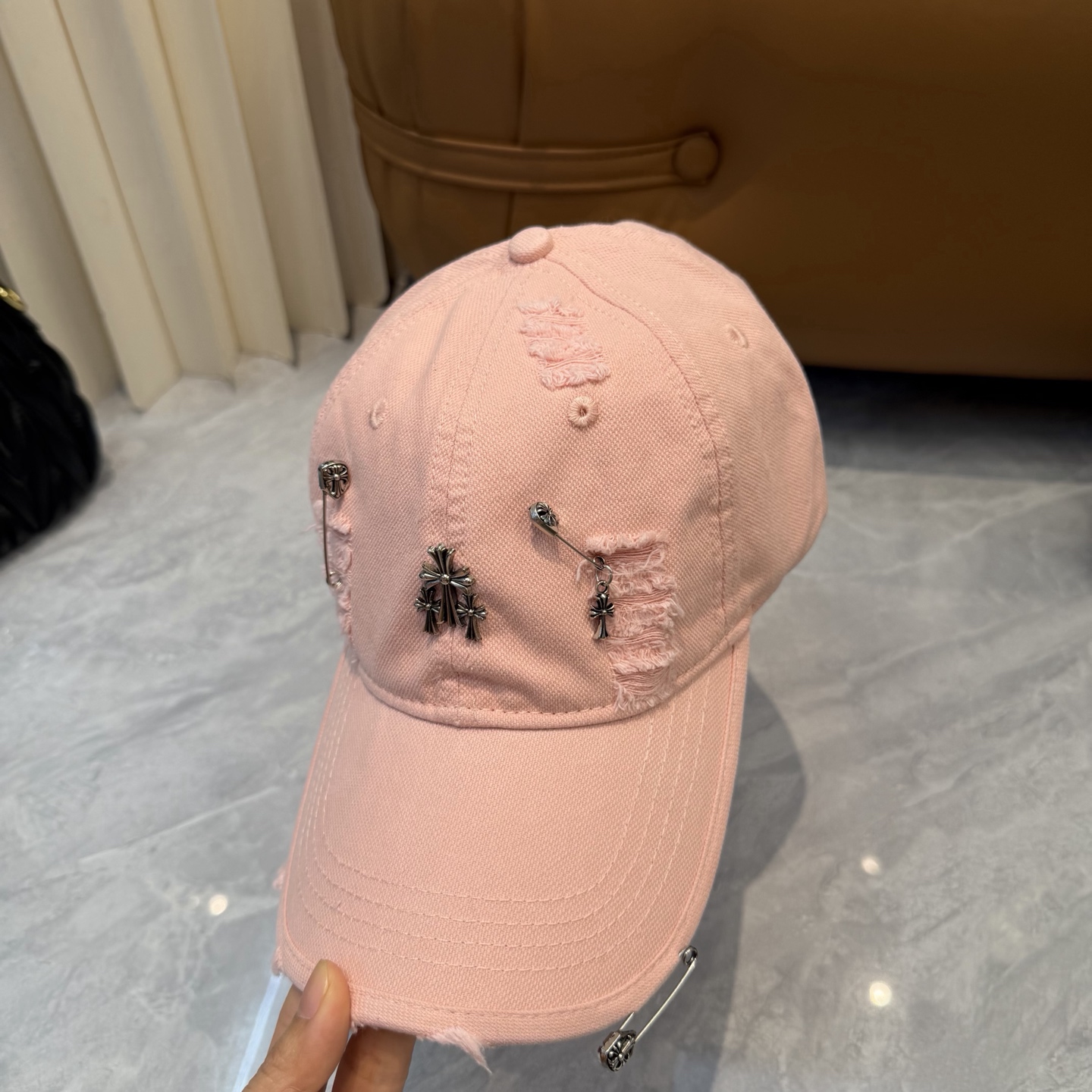 Chrome Hearts 克罗心 ，个性 十字架标志，休闲带点酷酷的感觉，中性款