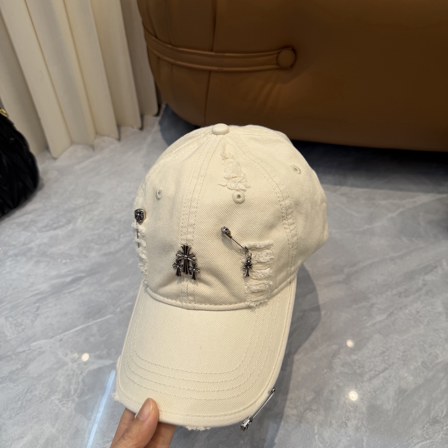 Chrome Hearts 克罗心 ，个性 十字架标志，休闲带点酷酷的感觉，中性款