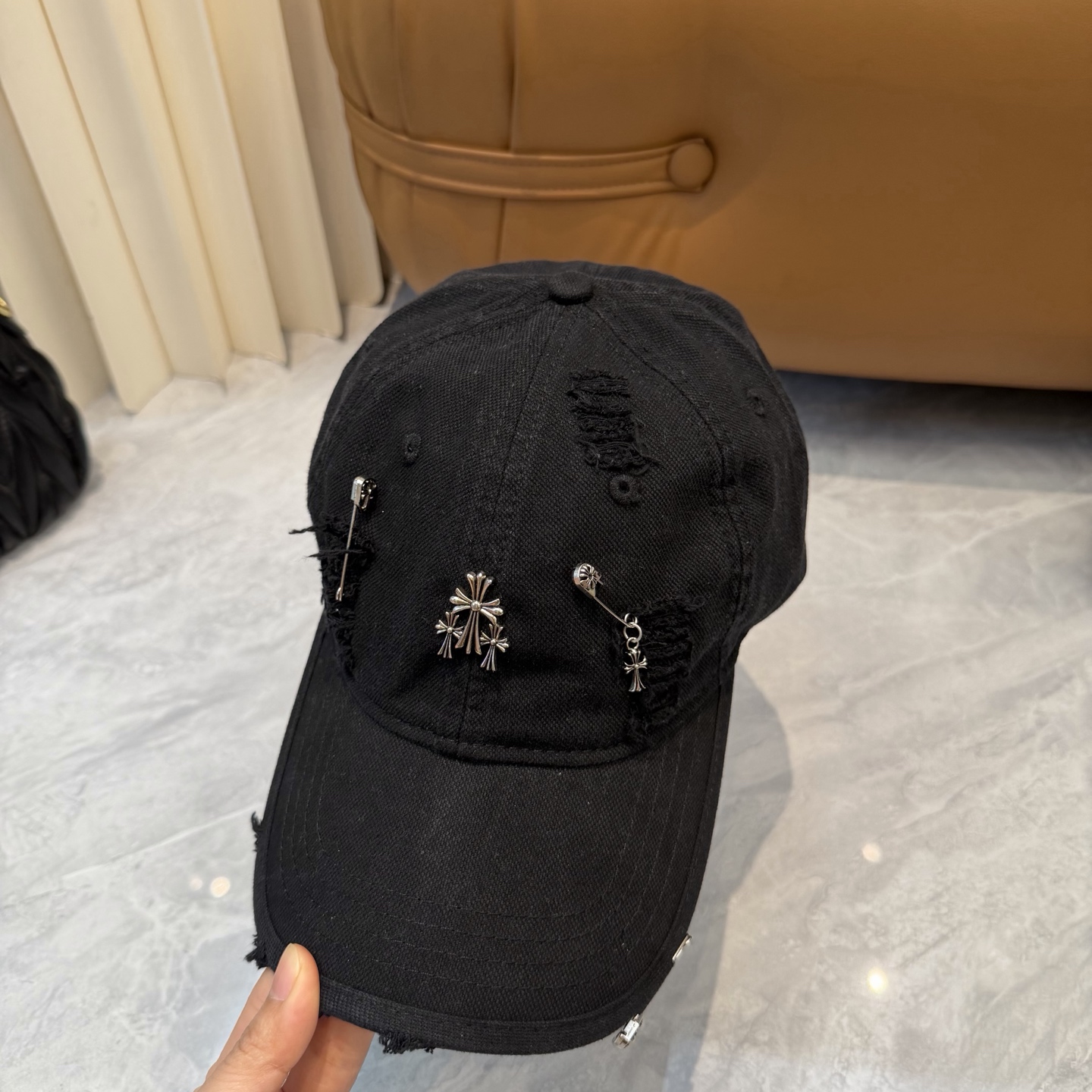 Chrome Hearts 克罗心 ，个性 十字架标志，休闲带点酷酷的感觉，中性款