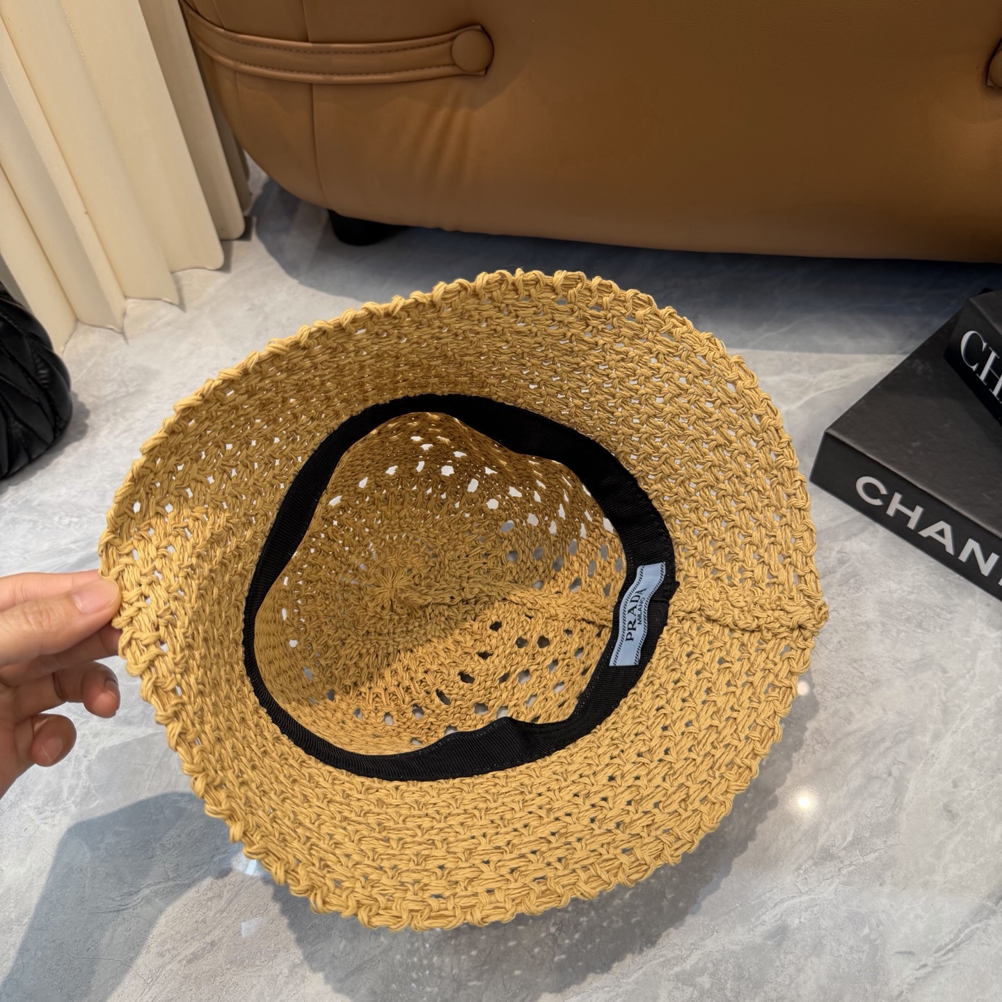 Prada 普拉达 针织盆帽，渔夫帽高密度制作，一顶 有品位的针织帽了~出街首选 帽型超美腻颜色妥妥，轻便携带 小仙女 头围57cm