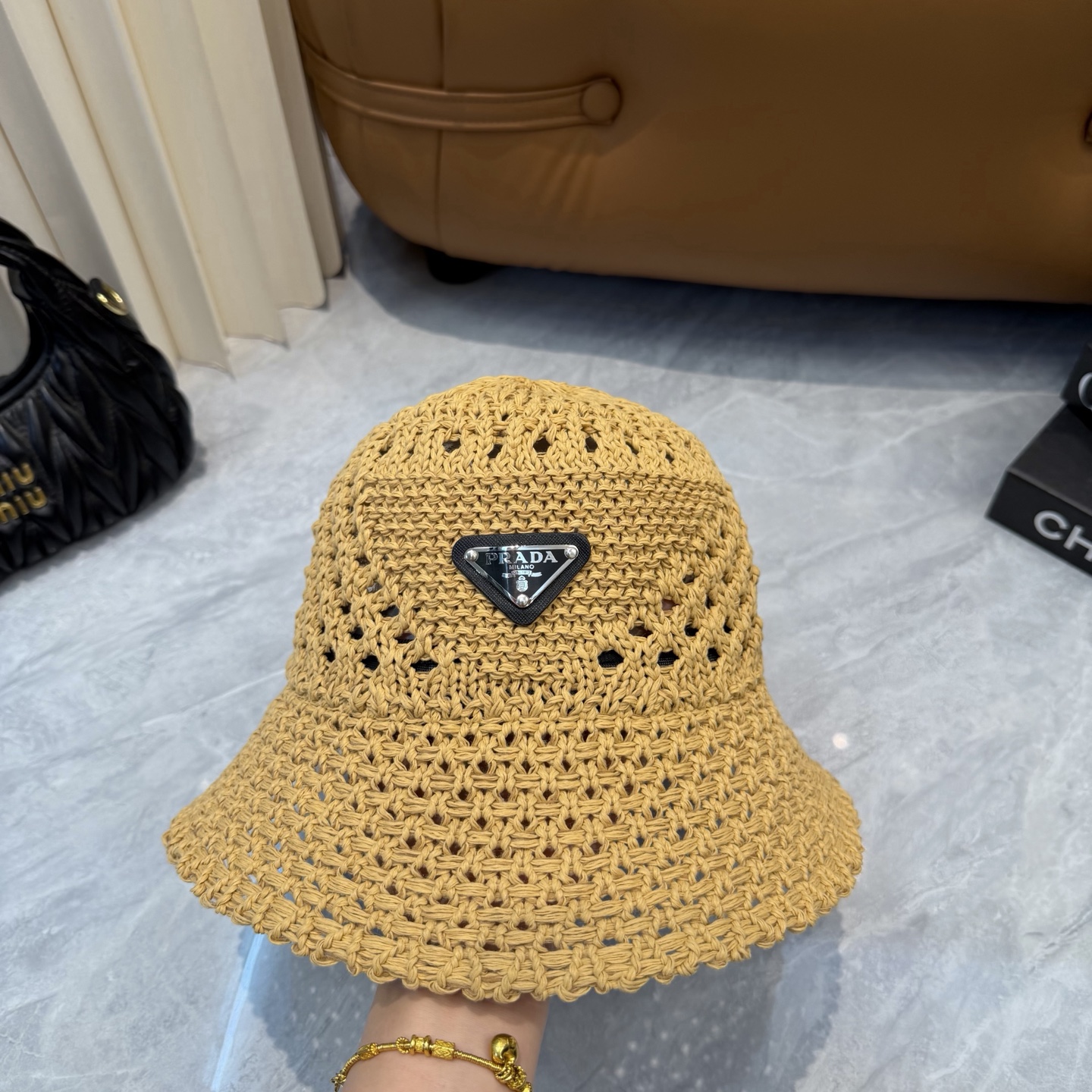 Prada 普拉达 针织盆帽，渔夫帽高密度制作，一顶 有品位的针织帽了~出街首选 帽型超美腻颜色妥妥，轻便携带 小仙女 头围57cm